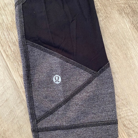 Grey and black mesh lululemon leggings - Picture 8 of 9